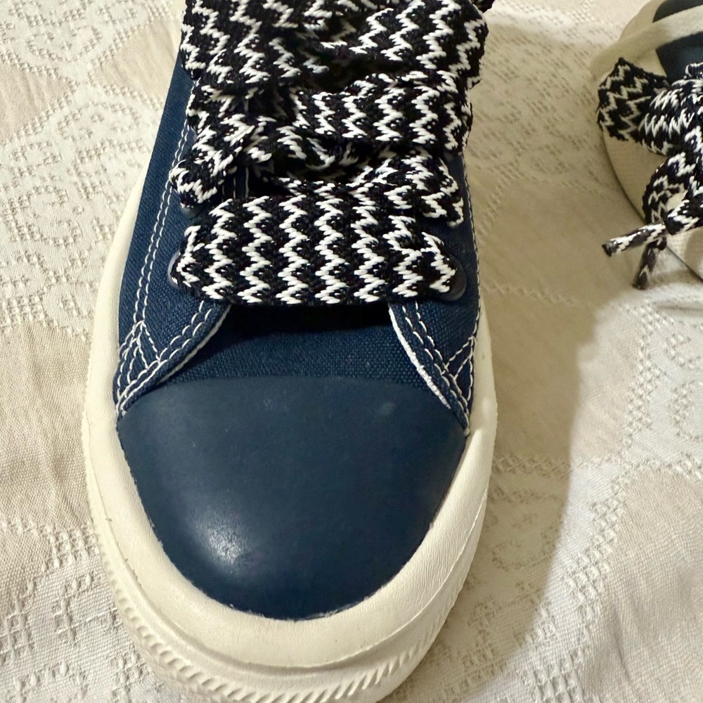 Chuck Taylor All Star Move Platform Women's High-Top Sneakers - Navy and White - Picture 14 of 16